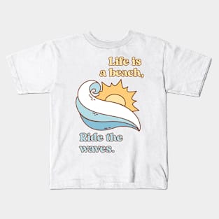 Life is a beach, Ride the waves V1 Kids T-Shirt